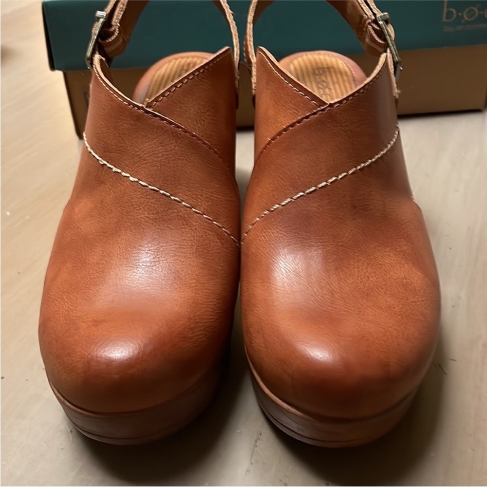 BOC Womens Cecila Clogs, tan, size 9